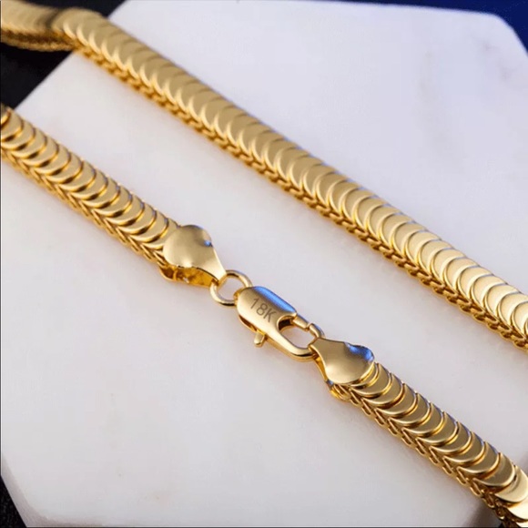 New 18k Gold Finish Chain Necklace - Picture 2 of 4